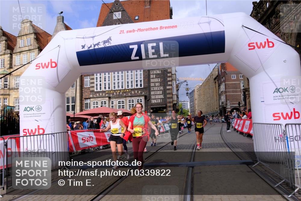 13.09.2026 - 21. swb-Marathon Bremen Tim E. http://msf.ph/oto/10339822 13.09.2026 11:09:51 Ziel 10234, 10386, 10417, 10424, 10556, 10696, 10712, 10769, 10785, 10823, 10981, 10990, 10991, 11192, 11225, 11883, 11914, 11937, 11995, 12322, 12409, 12474, 12532 meine-sportfotos.de