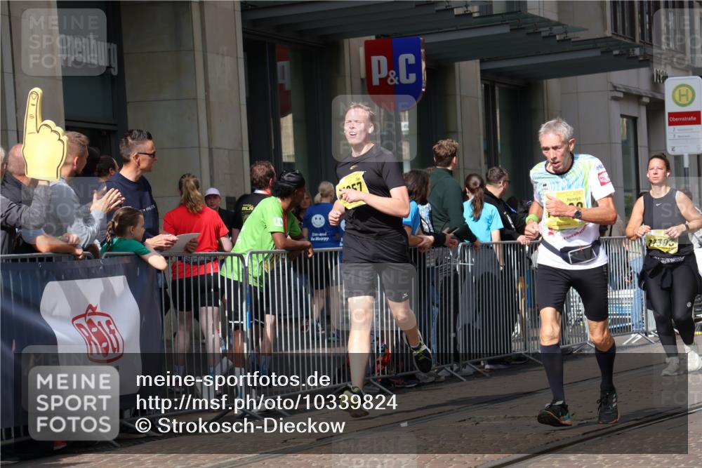 13.09.2026 - 21. swb-Marathon Bremen Strokosch-Dieckow http://msf.ph/oto/10339824 13.09.2026 11:06:53 Ziel 10156, 10205, 10360, 10488, 10748, 11100, 11123, 11246, 11257, 11393, 11439, 11600, 11684, 11696, 11759, 11822, 11823, 11917, 12020, 12173, 12255, 12266, 12536, 10323, 10378, 10654, 10663, 10795, 10849, 10989, 11021, 11066, 11240, 11370, 12124, 12146, 12219, 12249 meine-sportfotos.de