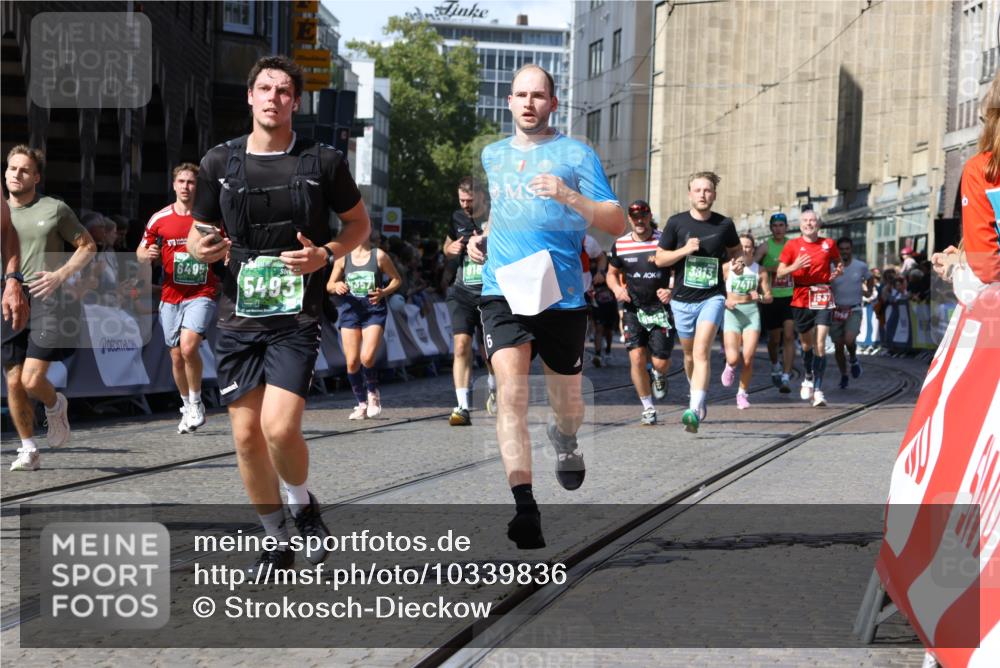 13.09.2026 - 21. swb-Marathon Bremen Strokosch-Dieckow http://msf.ph/oto/10339836 13.09.2026 13:20:29 Ziel 205, 431, 511, 655, 1058, 1252, 1390, 1537, 1750, 1931, 2122, 2343, 2807, 2885, 2903, 3685, 3690, 4287, 5340, 5389, 5583, 5813, 5837, 6663, 6901, 7018, 7341, 7531, 7664, 9518, 9756, 541, 769, 876, 1528, 3813, 4174, 4357, 4482, 5493, 5855, 6177, 6495, 6496, 7411, 8141, 8804, 9162, 9691, 9721, 9949, 13126 meine-sportfotos.de