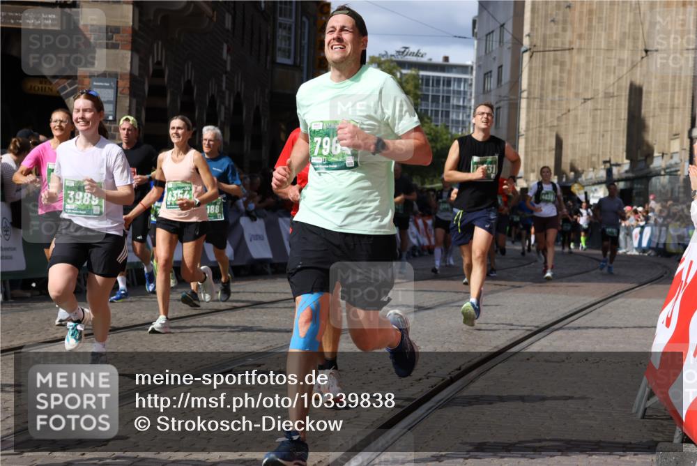 13.09.2026 - 21. swb-Marathon Bremen Strokosch-Dieckow http://msf.ph/oto/10339838 13.09.2026 13:31:46 Ziel 922, 1600, 1627, 2244, 2602, 2707, 3152, 3343, 3392, 3396, 3579, 3859, 4258, 4273, 4477, 4692, 4889, 5375, 5504, 5720, 5765, 5979, 6039, 6147, 6581, 6968, 6971, 7001, 7032, 7296, 7812, 8035, 8042, 8205, 8239, 8339, 8342, 8364, 8495, 8522, 8726, 9147, 9155, 9293, 9822, 9903, 13066, 578, 846, 2934, 3205, 3278, 3946, 4030, 4979, 4998, 5158, 5325, 6116, 6354, 7242, 7526, 7790, 8048, 8247, 8610, 8970, 9016, 9188, 9640, 9785 meine-sportfotos.de