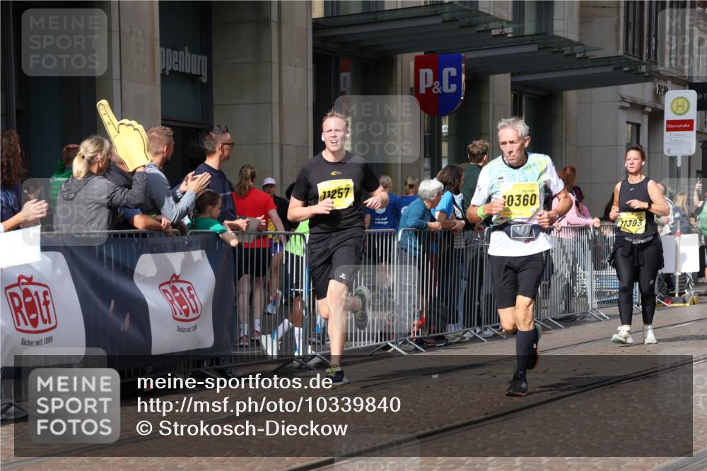 13.09.2026 - 21. swb-Marathon Bremen Strokosch-Dieckow http://msf.ph/oto/10339840 13.09.2026 11:06:53 Ziel 10156, 10205, 10360, 10488, 10748, 11100, 11123, 11246, 11257, 11393, 11439, 11600, 11684, 11696, 11759, 11822, 11823, 11917, 12020, 12173, 12255, 12266, 12536, 10323, 10378, 10654, 10663, 10795, 10849, 10989, 11021, 11066, 11240, 11370, 12124, 12146, 12219, 12249 meine-sportfotos.de