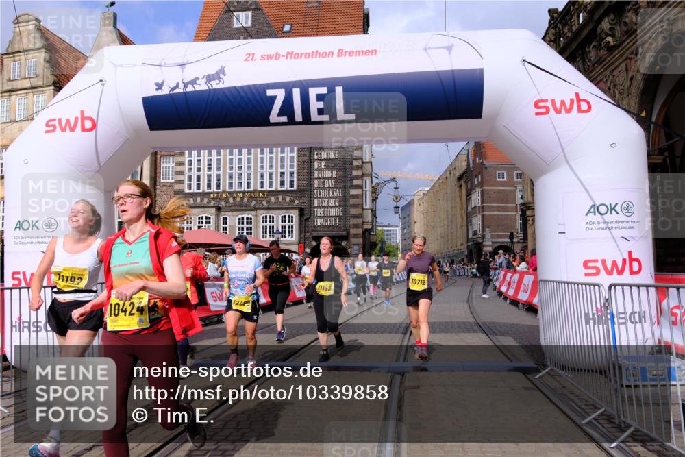 13.09.2026 - 21. swb-Marathon Bremen Tim E. http://msf.ph/oto/10339858 13.09.2026 11:09:52 Ziel 10234, 10386, 10417, 10424, 10556, 10696, 10712, 10769, 10785, 10823, 10981, 10990, 10991, 11192, 11225, 11914, 11937, 11995, 12322, 12409, 12474, 12532 meine-sportfotos.de