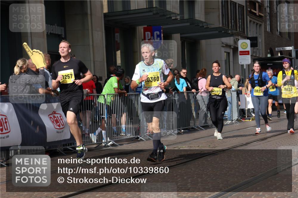 13.09.2026 - 21. swb-Marathon Bremen Strokosch-Dieckow http://msf.ph/oto/10339860 13.09.2026 11:06:54 Ziel 10156, 10205, 10360, 10488, 10748, 11100, 11123, 11246, 11257, 11393, 11417, 11439, 11600, 11684, 11696, 11759, 11822, 11823, 11865, 11917, 12020, 12173, 12255, 12266, 12536, 10323, 10378, 10654, 10663, 10795, 10849, 10989, 11021, 11066, 11257, 11370, 12124, 12146, 12219, 12249 meine-sportfotos.de