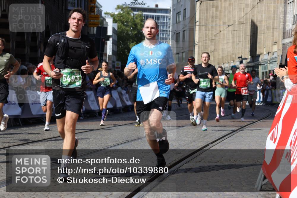 13.09.2026 - 21. swb-Marathon Bremen Strokosch-Dieckow http://msf.ph/oto/10339880 13.09.2026 13:20:29 Ziel 205, 431, 511, 655, 1058, 1252, 1390, 1537, 1750, 1931, 2122, 2343, 2807, 2885, 2903, 3685, 3690, 4287, 5340, 5389, 5583, 5813, 5837, 6663, 6901, 7018, 7341, 7531, 7664, 9518, 9756, 541, 769, 876, 1528, 3813, 4174, 4357, 4482, 5493, 5855, 6177, 6495, 6496, 7411, 8141, 8804, 9162, 9691, 9721, 9949, 13126 meine-sportfotos.de