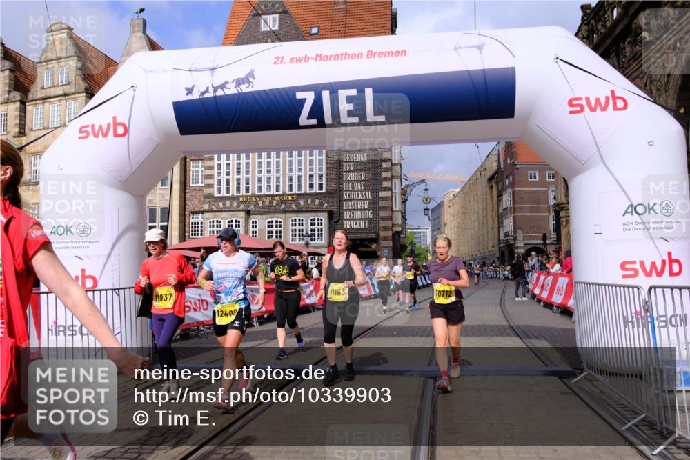 13.09.2026 - 21. swb-Marathon Bremen Tim E. http://msf.ph/oto/10339903 13.09.2026 11:09:53 Ziel 10234, 10386, 10417, 10424, 10556, 10696, 10712, 10769, 10785, 10981, 10990, 10991, 11192, 11225, 11914, 11937, 12409, 12474, 12532 meine-sportfotos.de