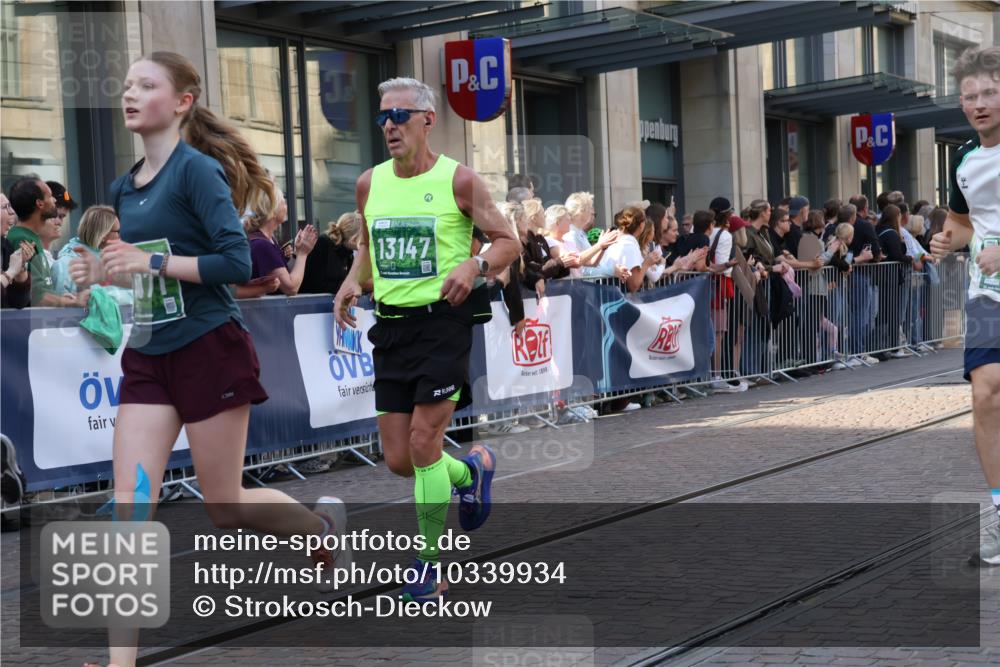 13.09.2026 - 21. swb-Marathon Bremen Strokosch-Dieckow http://msf.ph/oto/10339934 13.09.2026 13:27:05 Ziel 242, 323, 593, 940, 1006, 1373, 1574, 2345, 2668, 3273, 3385, 3496, 3521, 4558, 5081, 5220, 5290, 5358, 5616, 6071, 6288, 6306, 6776, 7110, 7849, 8219, 9159, 9343, 9760, 10112, 10113, 13147, 531, 946, 1493, 1494, 2089, 2454, 3076, 3302, 3510, 3527, 3893, 4121, 4327, 4397, 4441, 4563, 4919, 5054, 5689, 5937, 5943, 6314, 6455, 6580, 7027, 7072, 7246, 7317, 8112, 8303, 9150, 9511, 9551, 9854, 9878, 13097 meine-sportfotos.de