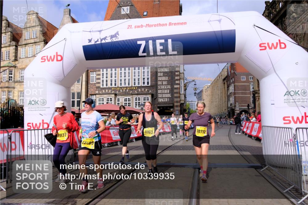 13.09.2026 - 21. swb-Marathon Bremen Tim E. http://msf.ph/oto/10339935 13.09.2026 11:09:53 Ziel 10234, 10386, 10417, 10424, 10556, 10696, 10712, 10769, 10785, 10981, 10990, 10991, 11192, 11225, 11914, 11937, 12409, 12474, 12532 meine-sportfotos.de
