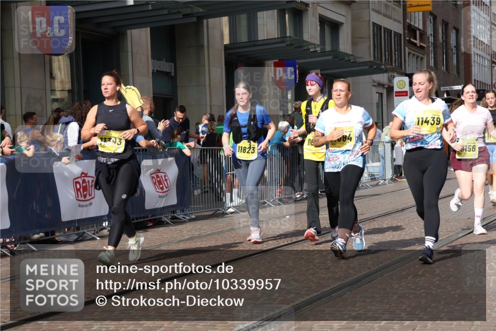 13.09.2026 - 21. swb-Marathon Bremen Strokosch-Dieckow http://msf.ph/oto/10339957 13.09.2026 11:06:58 Ziel 10156, 10205, 10360, 10488, 10695, 10748, 11100, 11123, 11246, 11393, 11417, 11439, 11600, 11684, 11696, 11759, 11767, 11822, 11823, 11865, 11917, 12020, 12173, 12210, 12255, 12266, 12536, 10323, 10378, 10663, 10795, 10989, 11066, 11257, 11370, 12124, 12146, 12219, 12249 meine-sportfotos.de