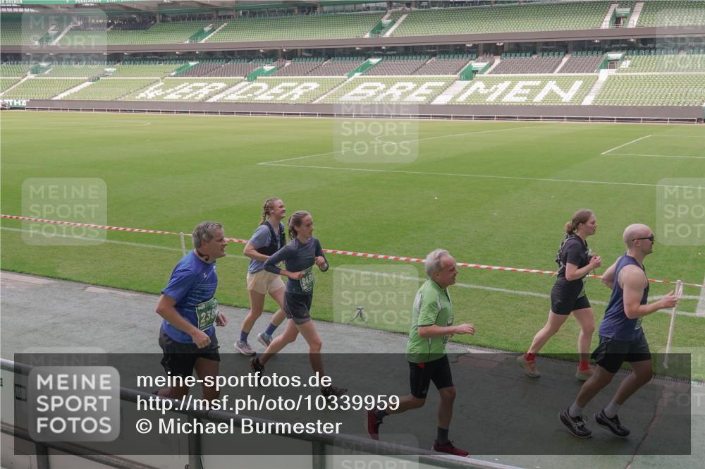 13.09.2026 - 21. swb-Marathon Bremen Michael Burmester http://msf.ph/oto/10339959 13.09.2026 13:20:03 Laufen im Stadion 333, 464, 486, 512, 704, 921, 938, 1066, 1129, 1156, 1409, 1431, 1439, 1446, 1506, 1697, 1756, 1765, 1815, 1846, 1916, 2010, 2028, 2064, 2139, 2224, 2240, 2278, 2315, 2349, 2394, 2395, 2417, 2437, 2501, 2519, 2533, 2557, 2563, 2588, 2622, 2626, 2689, 2694, 2695, 2702, 2703, 2722, 2756, 2786, 2793, 2843, 2845, 2886, 2944, 2983, 3004, 3017, 3018, 3031, 3035, 3036, 3037, 3046, 3059, 3072, 3102, 3116, 3139, 3189, 3198, 3243, 3263, 3264, 3285, 3287, 3310, 3315, 3619, 3879 meine-sportfotos.de