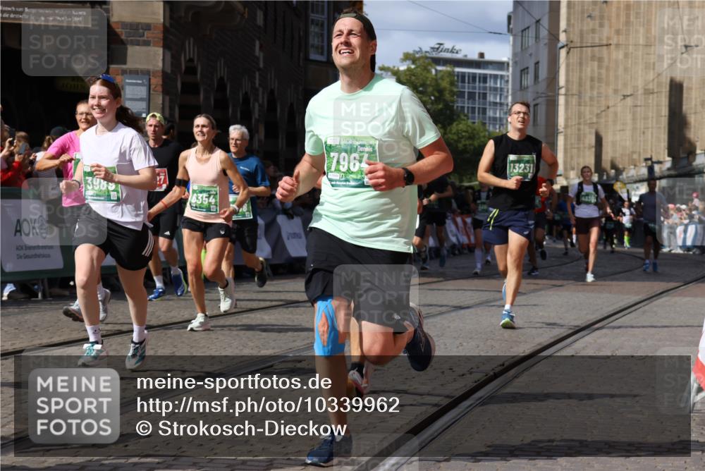 13.09.2026 - 21. swb-Marathon Bremen Strokosch-Dieckow http://msf.ph/oto/10339962 13.09.2026 13:31:46 Ziel 922, 1600, 1627, 2244, 2602, 2707, 3152, 3343, 3392, 3396, 3579, 3859, 4258, 4273, 4477, 4692, 4889, 5375, 5504, 5720, 5765, 5979, 6039, 6147, 6581, 6968, 6971, 7001, 7032, 7296, 7812, 8035, 8042, 8205, 8239, 8339, 8342, 8364, 8495, 8522, 8726, 9147, 9155, 9293, 9822, 9903, 13066, 578, 846, 2934, 3205, 3278, 3946, 4030, 4979, 4998, 5158, 5325, 6116, 6354, 7242, 7526, 7790, 8048, 8247, 8610, 8970, 9016, 9188, 9640, 9785 meine-sportfotos.de