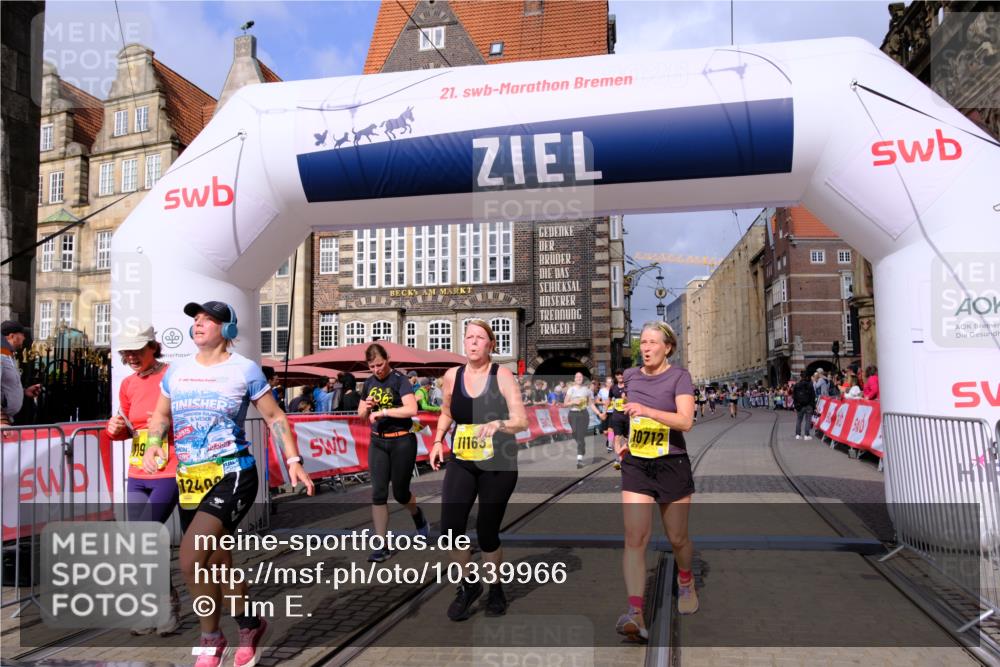 13.09.2026 - 21. swb-Marathon Bremen Tim E. http://msf.ph/oto/10339966 13.09.2026 11:09:53 Ziel 10234, 10386, 10417, 10424, 10556, 10696, 10712, 10769, 10785, 10981, 10990, 10991, 11192, 11225, 11914, 11937, 12409, 12474, 12532 meine-sportfotos.de