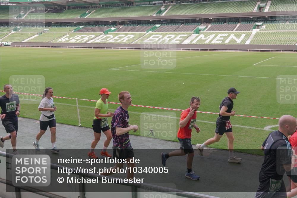 13.09.2026 - 21. swb-Marathon Bremen Michael Burmester http://msf.ph/oto/10340005 13.09.2026 13:20:10 Laufen im Stadion 333, 464, 512, 704, 921, 938, 1066, 1129, 1156, 1409, 1431, 1439, 1446, 1506, 1697, 1756, 1765, 1815, 1846, 1916, 2010, 2028, 2064, 2139, 2201, 2224, 2240, 2278, 2315, 2349, 2394, 2395, 2417, 2437, 2501, 2519, 2533, 2557, 2563, 2588, 2622, 2626, 2689, 2694, 2695, 2702, 2703, 2722, 2756, 2786, 2793, 2843, 2845, 2886, 2944, 2983, 3004, 3017, 3018, 3031, 3035, 3036, 3037, 3046, 3059, 3072, 3102, 3116, 3139, 3189, 3198, 3243, 3263, 3264, 3285, 3287, 3310, 3315, 3619 meine-sportfotos.de