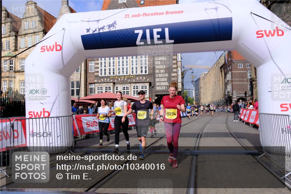 13.09.2026 - 21. swb-Marathon Bremen Tim E. http://msf.ph/oto/10340016 13.09.2026 11:09:56 Ziel 10234, 10386, 10417, 10424, 10696, 10712, 10785, 10990, 10991, 11192, 11937, 12409, 12449, 12474, 12532 meine-sportfotos.de