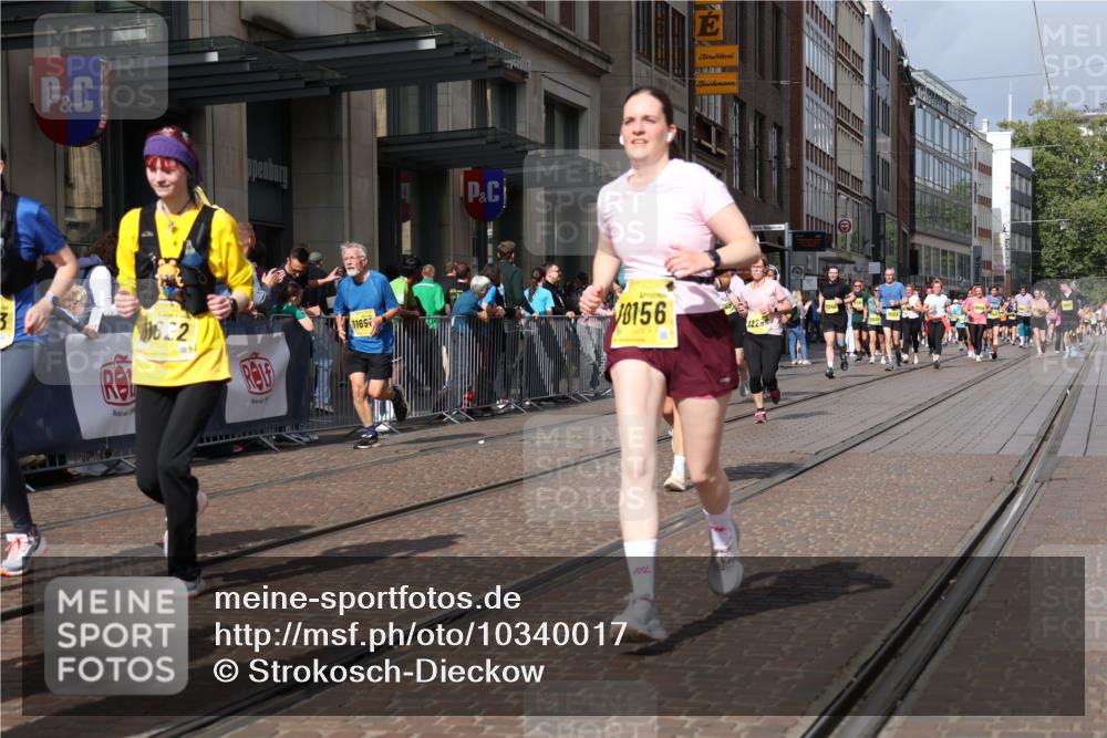 13.09.2026 - 21. swb-Marathon Bremen Strokosch-Dieckow http://msf.ph/oto/10340017 13.09.2026 11:07:00 Ziel 10156, 10205, 10360, 10488, 10695, 10748, 11100, 11123, 11246, 11393, 11417, 11439, 11600, 11684, 11696, 11759, 11767, 11822, 11823, 11865, 11917, 12020, 12173, 12210, 12255, 12266, 12536, 10156, 10323, 10378, 10663, 10795, 10989, 11066, 11257, 11370, 12124, 12146, 12219, 12249 meine-sportfotos.de