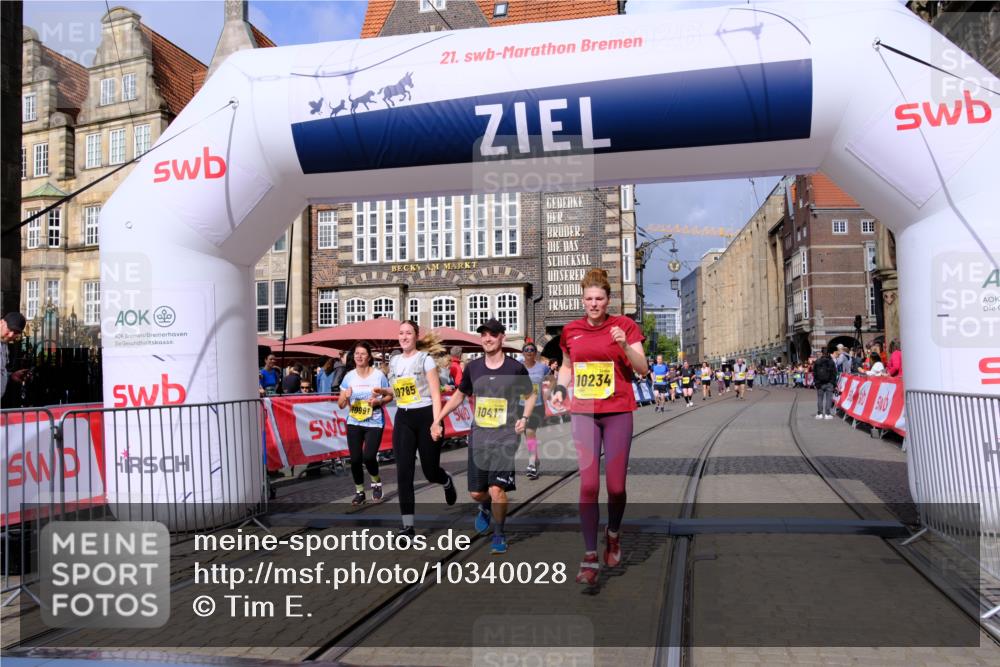 13.09.2026 - 21. swb-Marathon Bremen Tim E. http://msf.ph/oto/10340028 13.09.2026 11:09:56 Ziel 10234, 10386, 10417, 10424, 10696, 10712, 10785, 10990, 10991, 11192, 11937, 12409, 12449, 12474, 12532 meine-sportfotos.de