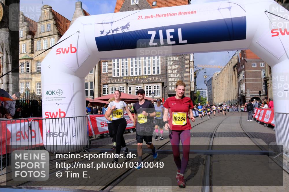 13.09.2026 - 21. swb-Marathon Bremen Tim E. http://msf.ph/oto/10340049 13.09.2026 11:09:56 Ziel 10234, 10386, 10417, 10424, 10696, 10712, 10785, 10990, 10991, 11192, 11937, 12409, 12449, 12474, 12532 meine-sportfotos.de