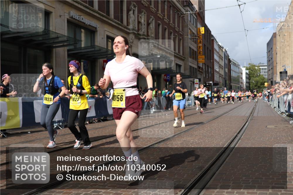 13.09.2026 - 21. swb-Marathon Bremen Strokosch-Dieckow http://msf.ph/oto/10340052 13.09.2026 11:07:01 Ziel 10205, 10360, 10488, 10695, 10748, 11100, 11123, 11246, 11393, 11417, 11439, 11600, 11684, 11696, 11759, 11767, 11822, 11823, 11865, 11917, 12020, 12173, 12210, 12255, 12266, 12536, 10156, 10323, 10378, 10663, 10795, 10989, 11066, 11257, 11370, 12124, 12146, 12219, 12249 meine-sportfotos.de