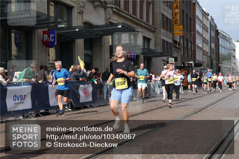 13.09.2026 - 21. swb-Marathon Bremen Strokosch-Dieckow http://msf.ph/oto/10340067 13.09.2026 11:07:02 Ziel 10138, 10205, 10360, 10488, 10695, 10748, 11100, 11123, 11246, 11393, 11417, 11439, 11600, 11684, 11696, 11759, 11767, 11822, 11823, 11865, 11917, 12020, 12173, 12210, 12255, 12266, 12536, 10156, 10323, 10360, 10378, 10663, 10989, 11066, 11257, 11370, 11439, 11684, 12124, 12146, 12219, 12249 meine-sportfotos.de