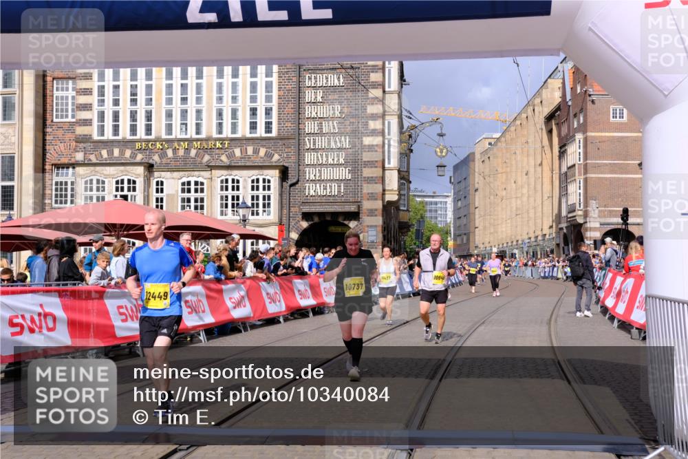 13.09.2026 - 21. swb-Marathon Bremen Tim E. http://msf.ph/oto/10340084 13.09.2026 11:10:03 Ziel 10234, 10386, 10417, 10424, 10645, 10696, 10712, 10737, 10785, 10990, 10991, 11192, 11383, 11437, 11441, 11937, 12409, 12449 meine-sportfotos.de