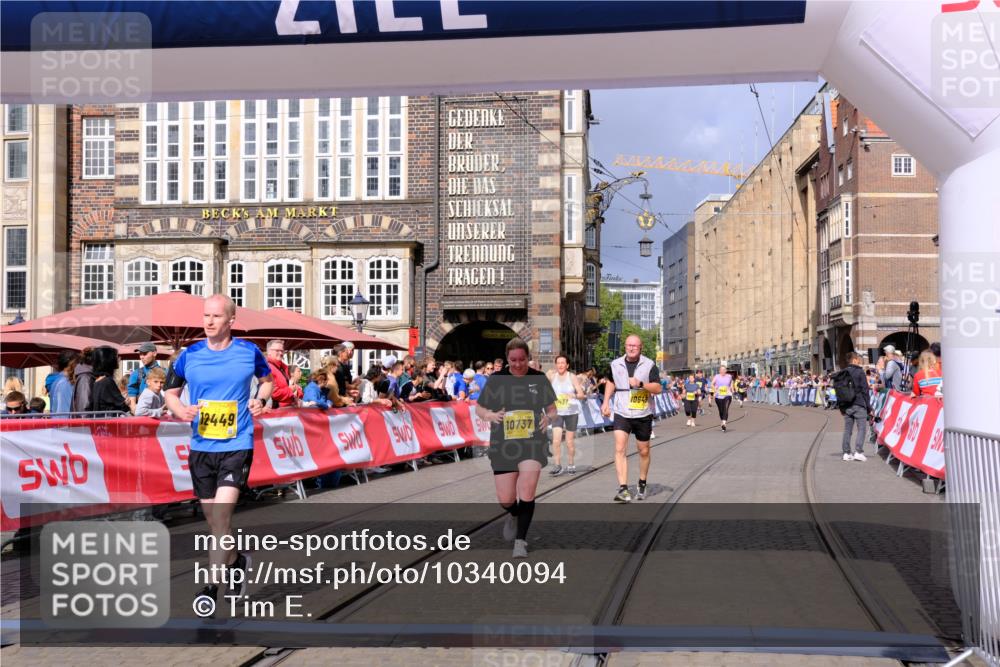 13.09.2026 - 21. swb-Marathon Bremen Tim E. http://msf.ph/oto/10340094 13.09.2026 11:10:03 Ziel 10234, 10386, 10417, 10424, 10645, 10696, 10712, 10737, 10785, 10990, 10991, 11192, 11383, 11437, 11441, 11937, 12409, 12449 meine-sportfotos.de