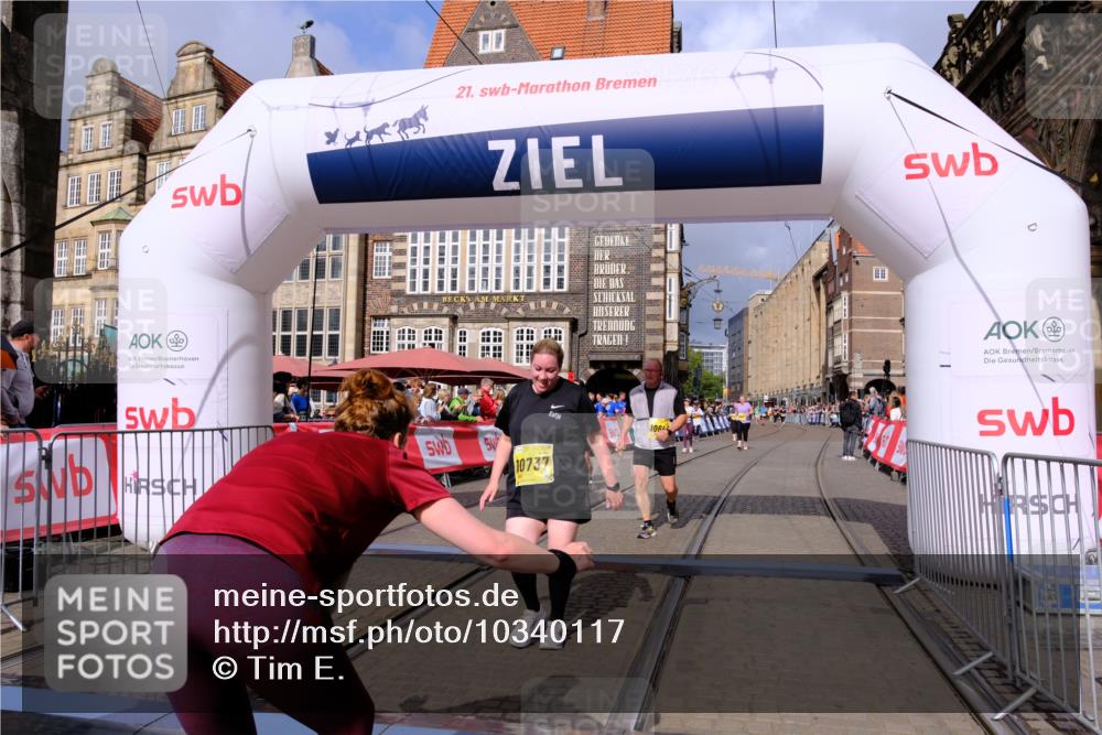 13.09.2026 - 21. swb-Marathon Bremen Tim E. http://msf.ph/oto/10340117 13.09.2026 11:10:06 Ziel 10234, 10417, 10435, 10645, 10696, 10737, 10785, 10990, 10991, 11383, 11437, 11441, 12449 meine-sportfotos.de