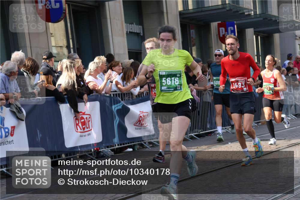 13.09.2026 - 21. swb-Marathon Bremen Strokosch-Dieckow http://msf.ph/oto/10340178 13.09.2026 13:27:12 Ziel 242, 323, 593, 857, 940, 1006, 1373, 1574, 2345, 2668, 2686, 3013, 3385, 3460, 3496, 3521, 4421, 4593, 5081, 5220, 5290, 5358, 5557, 5616, 6067, 6071, 6288, 6306, 7110, 9727, 9760, 13147, 531, 946, 1493, 1494, 2089, 2454, 3076, 3273, 3302, 3510, 3527, 4121, 4327, 4397, 4558, 4563, 5689, 5943, 6455, 6776, 7027, 7072, 7246, 7317, 7849, 8219, 8303, 9150, 9159, 9343, 9511, 9854, 9878, 10112, 10113 meine-sportfotos.de