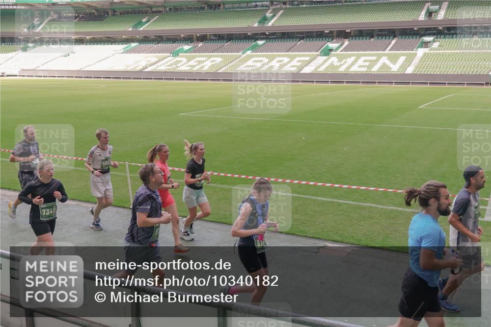 13.09.2026 - 21. swb-Marathon Bremen Michael Burmester http://msf.ph/oto/10340182 13.09.2026 13:20:31 Laufen im Stadion 333, 464, 512, 620, 704, 782, 938, 1066, 1129, 1156, 1158, 1316, 1409, 1439, 1446, 1676, 1697, 1756, 1808, 1815, 1846, 1916, 2010, 2028, 2064, 2139, 2201, 2240, 2258, 2278, 2315, 2349, 2394, 2395, 2414, 2417, 2437, 2501, 2519, 2533, 2563, 2588, 2626, 2689, 2694, 2695, 2702, 2703, 2722, 2736, 2756, 2793, 2843, 2886, 2983, 3004, 3010, 3017, 3018, 3031, 3035, 3036, 3037, 3046, 3059, 3070, 3074, 3102, 3116, 3139, 3144, 3189, 3198, 3243, 3263, 3264, 3310, 3315 meine-sportfotos.de