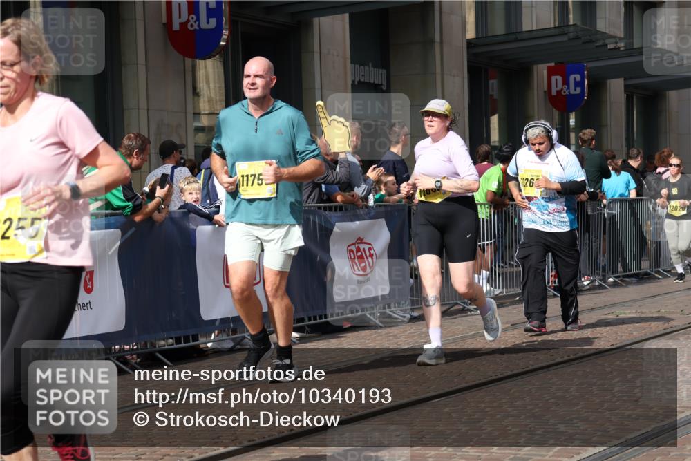 13.09.2026 - 21. swb-Marathon Bremen Strokosch-Dieckow http://msf.ph/oto/10340193 13.09.2026 11:07:05 Ziel 10138, 10205, 10279, 10280, 10488, 10501, 10505, 10695, 10748, 11123, 11246, 11393, 11417, 11600, 11696, 11759, 11767, 11822, 11823, 11865, 11899, 11917, 12020, 12173, 12210, 12255, 12266, 12277, 12419, 12536, 10156, 10360, 10378, 10663, 11066, 11100, 11257, 11370, 11439, 11684, 12124, 12219, 12249 meine-sportfotos.de