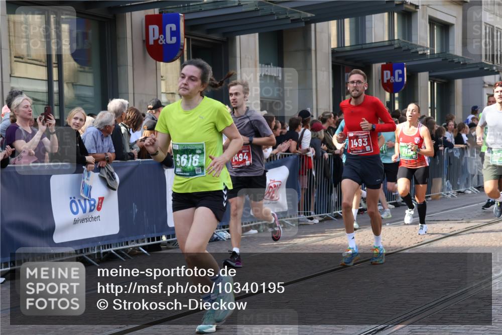13.09.2026 - 21. swb-Marathon Bremen Strokosch-Dieckow http://msf.ph/oto/10340195 13.09.2026 13:27:13 Ziel 242, 323, 593, 857, 940, 1006, 1373, 1574, 2345, 2668, 2686, 3013, 3385, 3460, 3496, 3521, 4421, 4496, 4593, 5081, 5220, 5290, 5358, 5557, 5616, 6067, 6071, 6288, 6306, 7110, 9727, 9760, 13147, 531, 946, 1493, 1494, 2089, 2454, 3076, 3273, 3302, 3510, 3527, 4121, 4327, 4397, 4558, 4563, 5689, 5943, 6455, 6776, 7027, 7072, 7246, 7317, 7849, 8219, 8303, 9150, 9159, 9343, 9511, 9854, 9878, 10112, 10113 meine-sportfotos.de