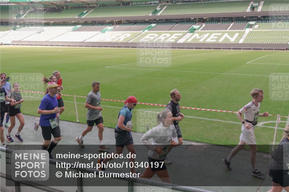 13.09.2026 - 21. swb-Marathon Bremen Michael Burmester http://msf.ph/oto/10340197 13.09.2026 13:20:33 Laufen im Stadion 333, 464, 512, 620, 704, 782, 938, 1066, 1129, 1156, 1158, 1316, 1409, 1439, 1446, 1676, 1697, 1756, 1808, 1815, 1846, 1916, 2010, 2028, 2064, 2139, 2201, 2240, 2258, 2278, 2315, 2349, 2394, 2395, 2414, 2417, 2437, 2501, 2519, 2533, 2588, 2626, 2689, 2694, 2695, 2702, 2703, 2722, 2736, 2756, 2793, 2843, 2886, 2983, 3004, 3010, 3017, 3018, 3031, 3035, 3036, 3037, 3046, 3059, 3070, 3074, 3102, 3116, 3139, 3144, 3189, 3243, 3263, 3264, 3310, 3315 meine-sportfotos.de