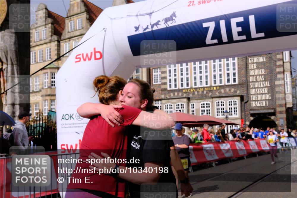 13.09.2026 - 21. swb-Marathon Bremen Tim E. http://msf.ph/oto/10340198 13.09.2026 11:10:08 Ziel 10234, 10417, 10435, 10645, 10696, 10737, 10785, 10990, 10991, 11119, 11383, 11437, 11441, 12449 meine-sportfotos.de