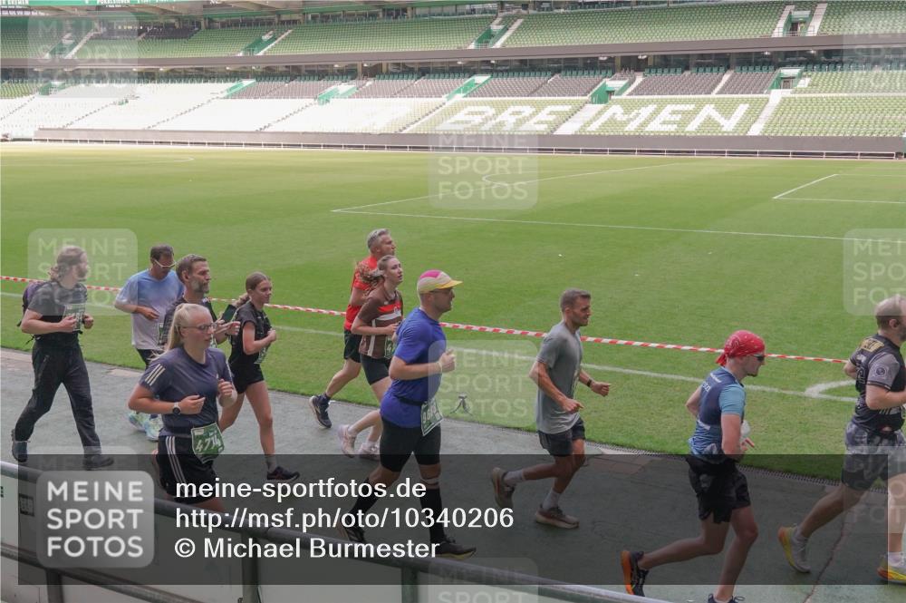 13.09.2026 - 21. swb-Marathon Bremen Michael Burmester http://msf.ph/oto/10340206 13.09.2026 13:20:34 Laufen im Stadion 333, 464, 512, 620, 704, 782, 938, 1066, 1129, 1156, 1158, 1316, 1409, 1439, 1446, 1676, 1697, 1756, 1808, 1815, 1846, 1916, 2010, 2028, 2064, 2139, 2201, 2240, 2258, 2278, 2315, 2349, 2394, 2395, 2414, 2417, 2437, 2501, 2519, 2533, 2551, 2588, 2626, 2689, 2694, 2695, 2702, 2703, 2722, 2736, 2756, 2793, 2843, 2886, 2983, 3004, 3010, 3017, 3018, 3031, 3035, 3036, 3037, 3046, 3059, 3070, 3074, 3102, 3116, 3139, 3144, 3189, 3243, 3263, 3264, 3310, 3315 meine-sportfotos.de