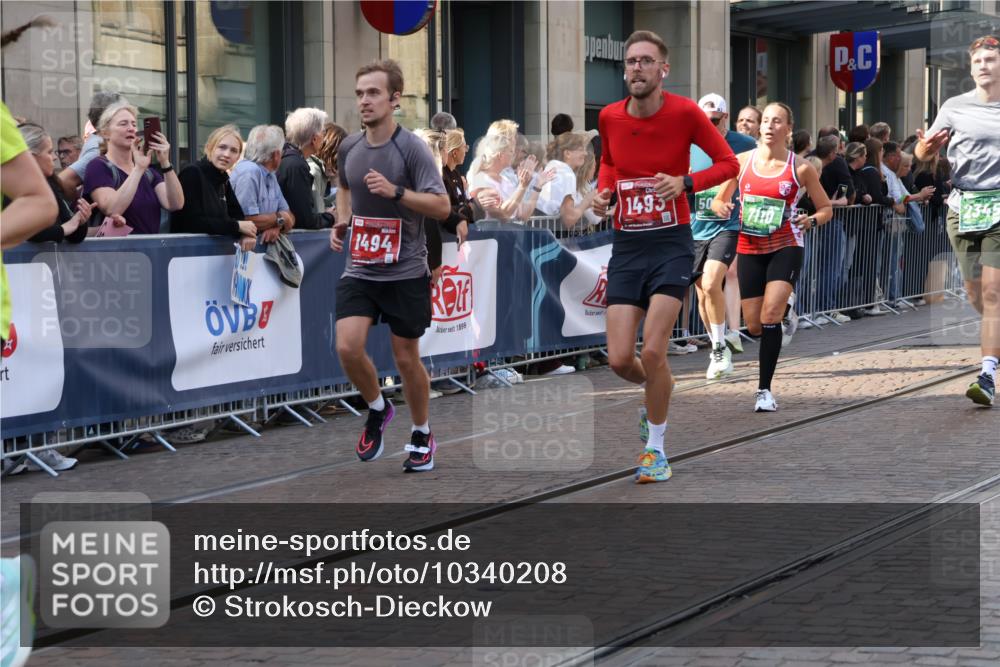 13.09.2026 - 21. swb-Marathon Bremen Strokosch-Dieckow http://msf.ph/oto/10340208 13.09.2026 13:27:13 Ziel 242, 323, 593, 857, 940, 1006, 1373, 1574, 2345, 2668, 2686, 3013, 3385, 3460, 3496, 3521, 4421, 4496, 4593, 5081, 5220, 5290, 5358, 5557, 5616, 6067, 6071, 6288, 6306, 7110, 9727, 9760, 13147, 531, 946, 1493, 1494, 2089, 2454, 3076, 3273, 3302, 3510, 3527, 4121, 4327, 4397, 4558, 4563, 5689, 5943, 6455, 6776, 7027, 7072, 7246, 7317, 7849, 8219, 8303, 9150, 9159, 9343, 9511, 9854, 9878, 10112, 10113 meine-sportfotos.de