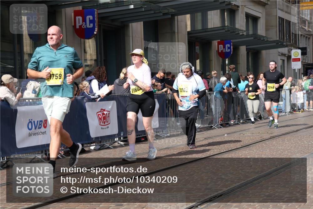 13.09.2026 - 21. swb-Marathon Bremen Strokosch-Dieckow http://msf.ph/oto/10340209 13.09.2026 11:07:06 Ziel 10138, 10205, 10279, 10280, 10488, 10501, 10505, 10695, 10748, 11123, 11246, 11393, 11417, 11600, 11696, 11759, 11767, 11822, 11823, 11865, 11899, 11917, 12020, 12173, 12210, 12255, 12266, 12277, 12419, 12536, 10156, 10360, 10378, 10663, 11066, 11100, 11257, 11370, 11393, 11439, 11684, 12124, 12219, 12249 meine-sportfotos.de