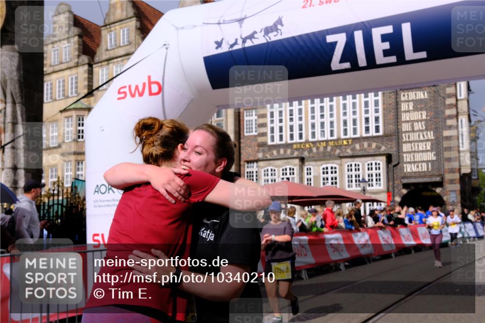 13.09.2026 - 21. swb-Marathon Bremen Tim E. http://msf.ph/oto/10340210 13.09.2026 11:10:08 Ziel 10234, 10417, 10435, 10645, 10696, 10737, 10785, 10990, 10991, 11119, 11383, 11437, 11441, 12449 meine-sportfotos.de