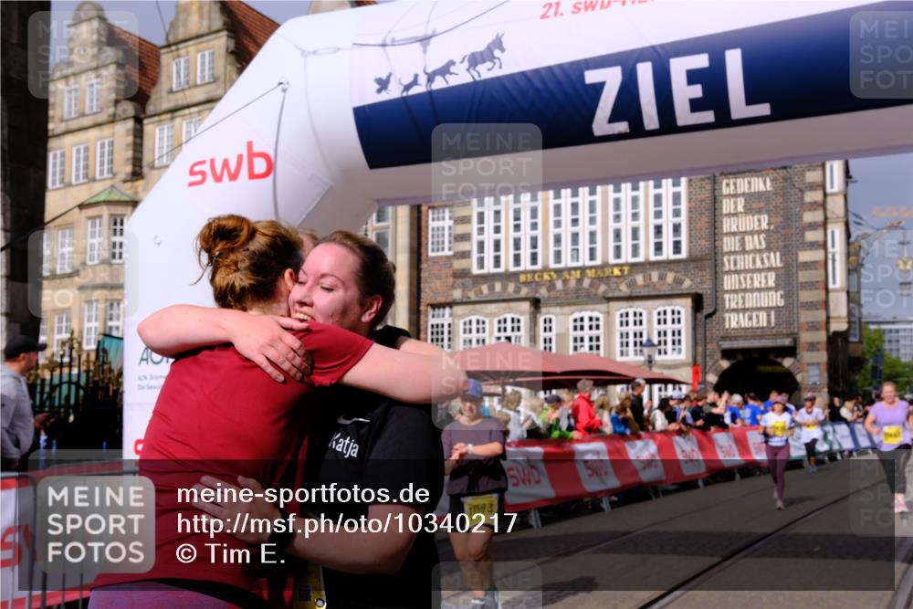 13.09.2026 - 21. swb-Marathon Bremen Tim E. http://msf.ph/oto/10340217 13.09.2026 11:10:09 Ziel 10299, 10435, 10645, 10696, 10737, 10990, 10991, 11119, 11383, 11437, 11441, 12449 meine-sportfotos.de