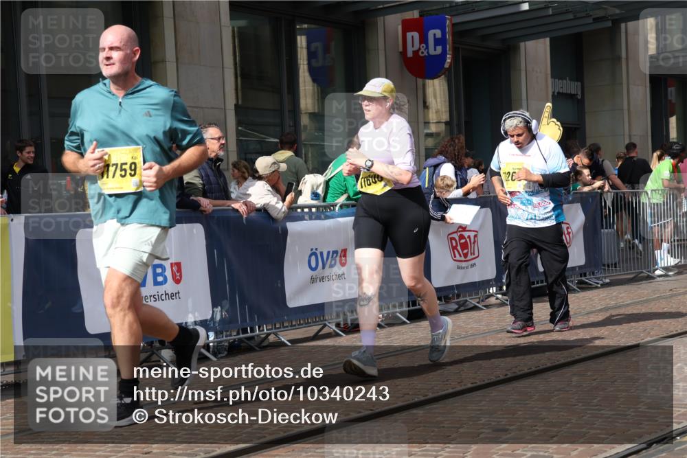 13.09.2026 - 21. swb-Marathon Bremen Strokosch-Dieckow http://msf.ph/oto/10340243 13.09.2026 11:07:06 Ziel 10138, 10205, 10279, 10280, 10488, 10501, 10505, 10695, 10748, 11123, 11246, 11393, 11417, 11600, 11696, 11759, 11767, 11822, 11823, 11865, 11899, 11917, 12020, 12173, 12210, 12255, 12266, 12277, 12419, 12536, 10156, 10360, 10378, 10663, 11066, 11100, 11257, 11370, 11393, 11439, 11684, 12124, 12219, 12249 meine-sportfotos.de