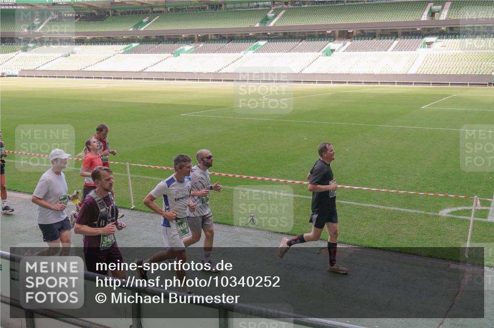 13.09.2026 - 21. swb-Marathon Bremen Michael Burmester http://msf.ph/oto/10340252 13.09.2026 13:20:40 Laufen im Stadion 333, 423, 464, 512, 620, 704, 782, 938, 1066, 1129, 1156, 1158, 1177, 1316, 1409, 1439, 1446, 1676, 1697, 1756, 1808, 1815, 1846, 1916, 2010, 2028, 2064, 2139, 2201, 2240, 2258, 2278, 2315, 2349, 2394, 2395, 2414, 2417, 2437, 2501, 2519, 2533, 2551, 2588, 2626, 2689, 2694, 2695, 2702, 2703, 2722, 2736, 2756, 2793, 2828, 2843, 2886, 2954, 3004, 3010, 3017, 3018, 3031, 3035, 3036, 3037, 3059, 3070, 3074, 3102, 3116, 3139, 3144, 3243, 3263, 3264, 3310, 3315 meine-sportfotos.de