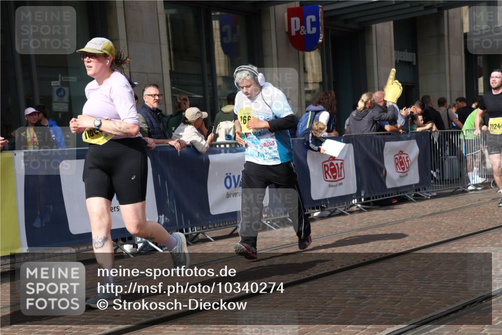 13.09.2026 - 21. swb-Marathon Bremen Strokosch-Dieckow http://msf.ph/oto/10340274 13.09.2026 11:07:07 Ziel 10138, 10205, 10279, 10280, 10363, 10364, 10488, 10501, 10505, 10695, 10748, 10907, 11123, 11246, 11417, 11600, 11696, 11759, 11767, 11822, 11823, 11865, 11899, 11917, 12020, 12167, 12168, 12173, 12210, 12255, 12266, 12277, 12419, 12536, 10156, 10360, 10378, 10663, 11066, 11100, 11257, 11393, 11439, 11684, 11696, 12124, 12219, 12249, 12255 meine-sportfotos.de