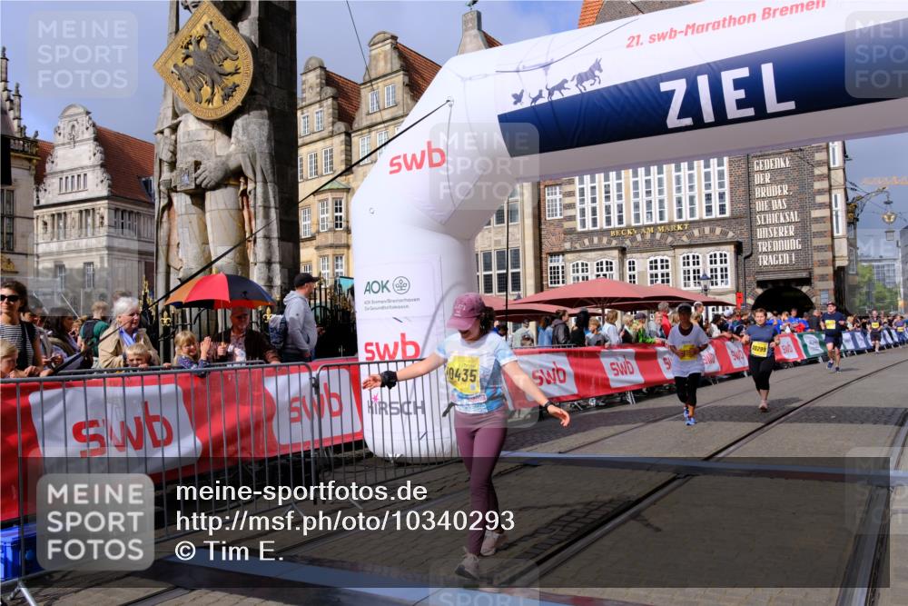 13.09.2026 - 21. swb-Marathon Bremen Tim E. http://msf.ph/oto/10340293 13.09.2026 11:10:14 Ziel 10299, 10435, 10645, 10737, 10751, 11119, 11383, 11437, 11441, 12449 meine-sportfotos.de