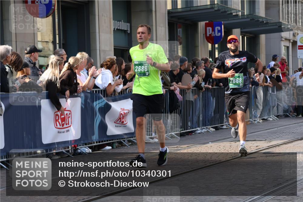 13.09.2026 - 21. swb-Marathon Bremen Strokosch-Dieckow http://msf.ph/oto/10340301 13.09.2026 13:27:16 Ziel 242, 323, 440, 593, 857, 940, 1006, 1373, 1574, 1932, 2345, 2668, 2686, 3013, 3460, 3496, 3521, 3970, 4421, 4496, 4593, 5081, 5220, 5290, 5358, 5557, 5616, 6067, 6306, 7110, 7138, 7358, 9494, 9727, 242, 946, 1493, 1494, 2089, 2454, 3273, 3385, 3527, 4121, 4327, 4397, 4558, 4563, 5689, 6071, 6288, 6776, 7027, 7072, 7849, 8219, 9150, 9159, 9343, 9511, 9760, 9854, 9878, 10112, 10113, 13147 meine-sportfotos.de