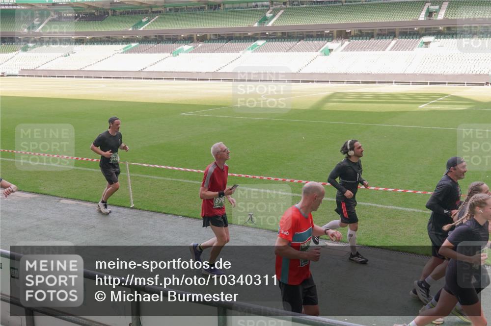 13.09.2026 - 21. swb-Marathon Bremen Michael Burmester http://msf.ph/oto/10340311 13.09.2026 13:20:46 Laufen im Stadion 333, 423, 441, 464, 512, 601, 620, 704, 782, 938, 1066, 1094, 1129, 1156, 1158, 1177, 1316, 1409, 1439, 1446, 1518, 1676, 1697, 1756, 1808, 1815, 1846, 1916, 2010, 2028, 2064, 2139, 2201, 2240, 2258, 2278, 2315, 2349, 2394, 2395, 2414, 2417, 2437, 2501, 2519, 2533, 2551, 2588, 2626, 2689, 2694, 2695, 2702, 2722, 2736, 2756, 2793, 2828, 2886, 2954, 3004, 3010, 3017, 3018, 3035, 3036, 3037, 3059, 3070, 3074, 3102, 3116, 3139, 3144, 3243, 3263, 3264, 3310, 3315 meine-sportfotos.de