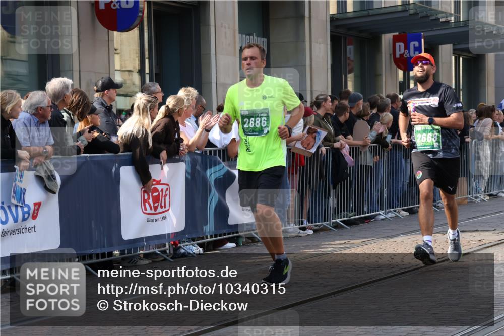 13.09.2026 - 21. swb-Marathon Bremen Strokosch-Dieckow http://msf.ph/oto/10340315 13.09.2026 13:27:16 Ziel 242, 323, 440, 593, 857, 940, 1006, 1373, 1574, 1932, 2345, 2668, 2686, 3013, 3460, 3496, 3521, 3970, 4421, 4496, 4593, 5081, 5220, 5290, 5358, 5557, 5616, 6067, 6306, 7110, 7138, 7358, 9494, 9727, 242, 946, 1493, 1494, 2089, 2454, 3273, 3385, 3527, 4121, 4327, 4397, 4558, 4563, 5689, 6071, 6288, 6776, 7027, 7072, 7849, 8219, 9150, 9159, 9343, 9511, 9760, 9854, 9878, 10112, 10113, 13147 meine-sportfotos.de