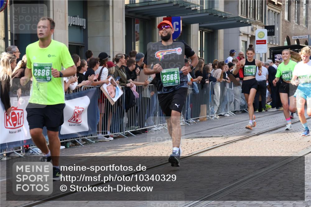 13.09.2026 - 21. swb-Marathon Bremen Strokosch-Dieckow http://msf.ph/oto/10340329 13.09.2026 13:27:17 Ziel 323, 440, 593, 857, 940, 1006, 1373, 1574, 1932, 2345, 2668, 2686, 3013, 3460, 3496, 3521, 3970, 4421, 4496, 4593, 5081, 5220, 5290, 5358, 5557, 5616, 6067, 6306, 7110, 7138, 7358, 8351, 9494, 9727, 13198, 242, 946, 1493, 1494, 2089, 2454, 3273, 3385, 3496, 3527, 4121, 4327, 4397, 4558, 4563, 5689, 6071, 6288, 6776, 7027, 7072, 7849, 8219, 9150, 9159, 9343, 9511, 9760, 9854, 9878, 10112, 10113, 13147 meine-sportfotos.de