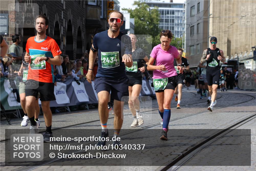 13.09.2026 - 21. swb-Marathon Bremen Strokosch-Dieckow http://msf.ph/oto/10340337 13.09.2026 13:26:20 Ziel 1163, 1647, 1896, 2033, 2062, 2666, 2708, 2987, 3248, 3516, 4067, 4476, 4724, 5013, 5558, 5622, 5701, 5854, 6135, 6605, 6886, 7638, 7780, 8271, 8361, 8592, 8635, 9266, 9794, 1368, 1649, 2658, 3526, 3603, 4077, 5747, 5992, 6639, 7626, 9260, 13195 meine-sportfotos.de
