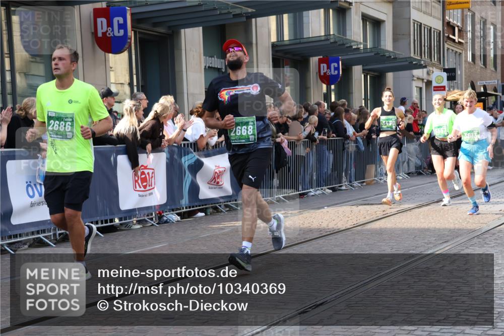 13.09.2026 - 21. swb-Marathon Bremen Strokosch-Dieckow http://msf.ph/oto/10340369 13.09.2026 13:27:18 Ziel 323, 440, 593, 857, 940, 1006, 1373, 1574, 1932, 2345, 2668, 2686, 3013, 3460, 3521, 3970, 4421, 4496, 4593, 4744, 5081, 5220, 5290, 5358, 5557, 5616, 6067, 6306, 7110, 7138, 7358, 8351, 9494, 9727, 13198, 242, 1493, 1494, 2454, 3273, 3385, 3496, 3527, 4121, 4327, 4397, 4558, 4563, 5689, 6071, 6288, 6776, 7027, 7072, 7849, 8219, 9150, 9159, 9343, 9511, 9760, 9854, 9878, 10112, 10113, 13147 meine-sportfotos.de