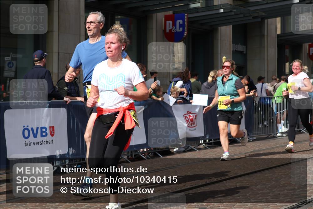 13.09.2026 - 21. swb-Marathon Bremen Strokosch-Dieckow http://msf.ph/oto/10340415 13.09.2026 11:07:12 Ziel 10138, 10205, 10279, 10280, 10363, 10364, 10488, 10501, 10505, 10580, 10595, 10695, 10748, 10907, 10935, 11123, 11223, 11246, 11417, 11643, 11767, 11865, 11899, 11917, 11924, 11934, 12020, 12167, 12168, 12173, 12194, 12210, 12266, 12277, 12419, 12509, 12536, 10156, 10360, 10378, 10663, 11100, 11246, 11257, 11393, 11439, 11600, 11684, 11696, 11759, 11822, 11823, 12255 meine-sportfotos.de