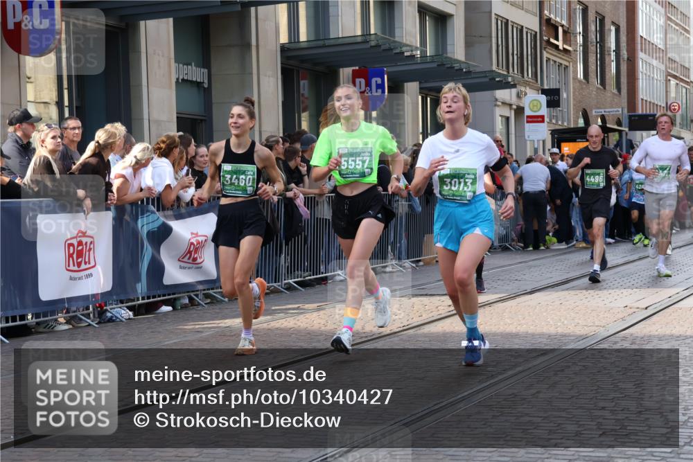 13.09.2026 - 21. swb-Marathon Bremen Strokosch-Dieckow http://msf.ph/oto/10340427 13.09.2026 13:27:19 Ziel 323, 440, 593, 857, 940, 1006, 1373, 1574, 1932, 2345, 2668, 2686, 3013, 3460, 3521, 3970, 4421, 4496, 4593, 4744, 5081, 5220, 5290, 5358, 5557, 5616, 6067, 6306, 7042, 7110, 7138, 7358, 8351, 9494, 9727, 13198, 242, 1493, 1494, 2454, 3273, 3385, 3496, 4121, 4397, 4558, 4563, 5689, 6071, 6288, 6776, 7027, 7072, 7849, 8219, 9159, 9343, 9511, 9760, 9854, 9878, 10112, 10113, 13147 meine-sportfotos.de
