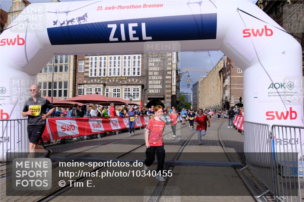 13.09.2026 - 21. swb-Marathon Bremen Tim E. http://msf.ph/oto/10340455 13.09.2026 11:10:24 Ziel 10299, 10435, 10751, 10963, 11119, 11732, 11933, 12117, 12207, 12293 meine-sportfotos.de