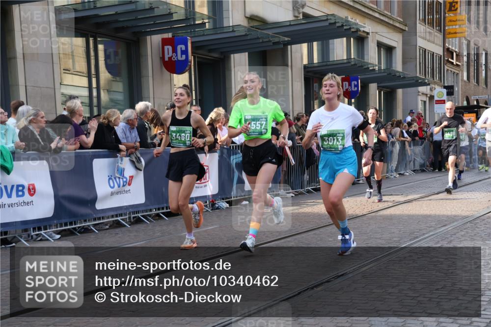 13.09.2026 - 21. swb-Marathon Bremen Strokosch-Dieckow http://msf.ph/oto/10340462 13.09.2026 13:27:20 Ziel 323, 440, 534, 593, 762, 857, 940, 1006, 1373, 1574, 1932, 2345, 2668, 2686, 3013, 3135, 3460, 3521, 3970, 4421, 4496, 4593, 4744, 5081, 5220, 5290, 5358, 5557, 5616, 6067, 6306, 7042, 7110, 7138, 7358, 8351, 9494, 9727, 13198, 242, 1493, 1494, 2454, 3273, 3385, 3496, 4121, 4397, 4558, 4563, 6071, 6288, 6776, 7027, 7072, 7849, 8219, 9159, 9343, 9511, 9760, 9854, 9878, 10112, 10113, 13147 meine-sportfotos.de